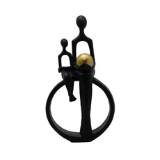 Imagem de ESCULTURA AMIGOS COM BOLA CENTADO EM PÓ DE PEDRA 14X8X26CM COR PRETO COM DOURADO  - Inverno Verao Comercio De Modas E Decoracao Eireli