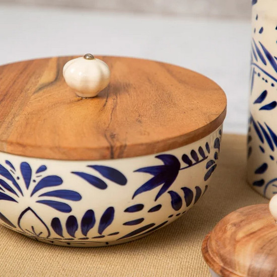 Imagem POTICHE COM TAMPA VERSAILLES NARSCISO EM CERÂMICA ARTESANAL 11X20CM - COPA&CIA