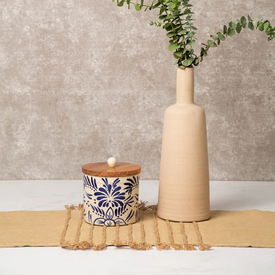 Imagem POTE VERSAILLES NARSCISO EM CERÂMICA ARTESANAL COM DETALHES AZUL 12X13 CM - COPA&CIA