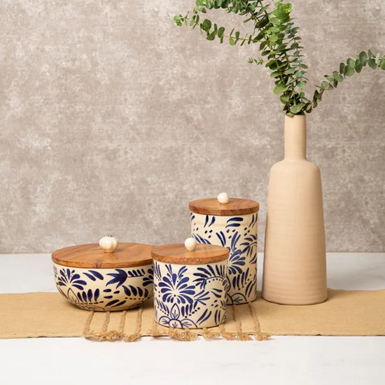 Imagem POTICHE COM TAMPA VERSAILLES NARSCISO EM CERÂMICA ARTESANAL 11X20CM - COPA&CIA