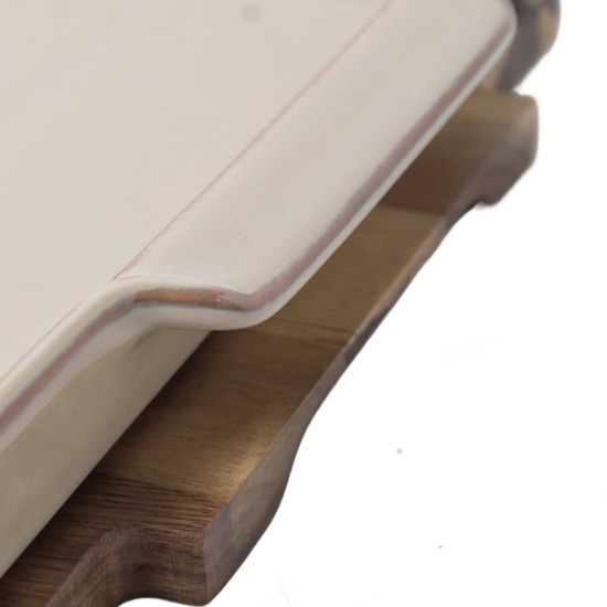 Imagem TRAVESSA RETANGULAR EM CERÂMICA E BASE EM MADEIRA 31,5X28X6 CM