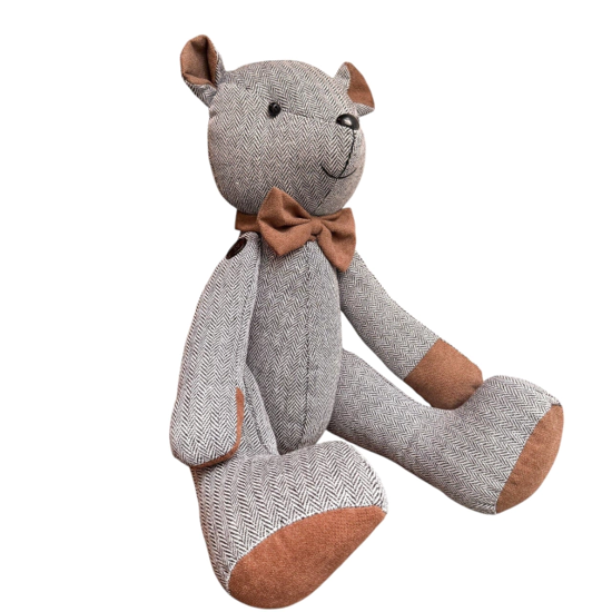 Imagem URSO DE PELÚCIA CINZA DECORATIVO COM GRAVATA BORBOLETA MARROM 62X25X18 CM - CROSS
