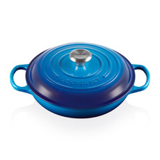 Imagem de CAÇAROLA SIGNATURE 2,2L COM TAMPA EM FERRO FUNDIDO AZURE BLUE 12X35X27CM - LE CREUSET - Le Creuset Do Brasil Ltda 