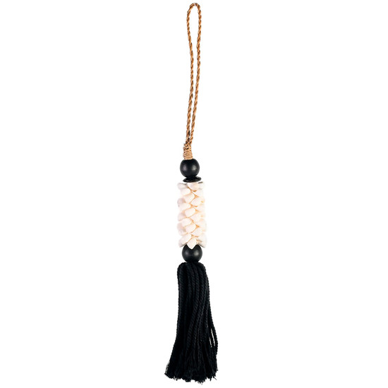 Imagem TASSEL DE MADEIRA COM CONCHAS BRANCAS E MACRAMÊ PRETO 40X5 CM - CONCHAS ARTESANATO
