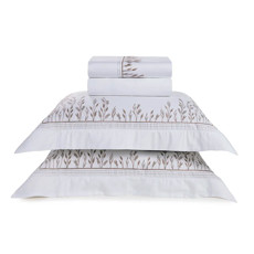 Imagem de COLCHA FLORA COM PORTA TRAVESSEIROS QUEEN 300 FIOS 100% ALGODÃO BRANCO - TRUSSARDI - Karsten S.A 