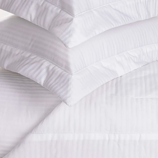 Imagem COLCHA COM PORTA TRAVESSEIROS QUEEN 100% ALGODÃO FRATELLI BRANCO - TRUSSARDI