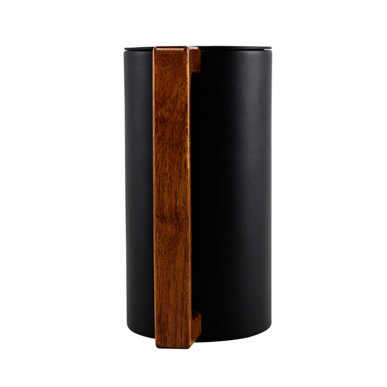 Imagem GARRAFA TÉRMICA PRETO FOSCO 1L EM AÇO INOX E ALÇA EM MADEIRA 21X17,5X11CM - TUUT