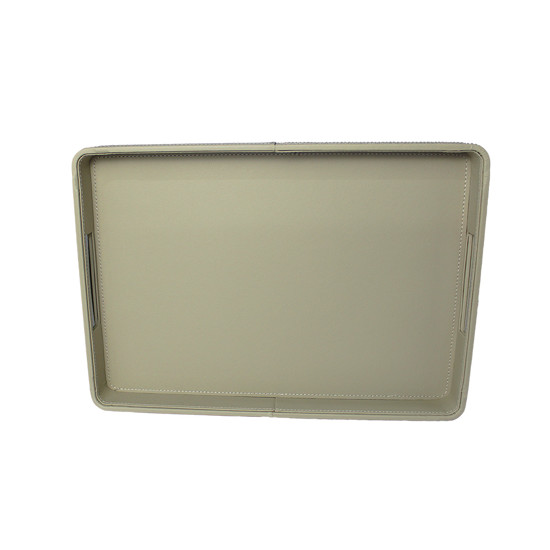 Imagem BANDEJA RETANGULAR DECORATIVA EM COURO SINTÉTICO CINZA E MADEIRA 5X53X37CM - CROSS